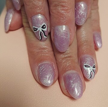 Lila Nageldesign mit Schleifen Nailart im Nagelstudio Nagelstüberl Q24 in Imst Tirol